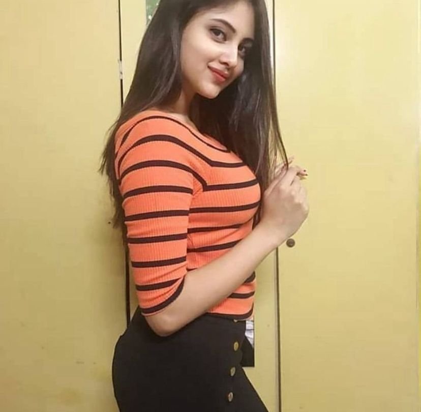 Meet Delhi Escort loading=