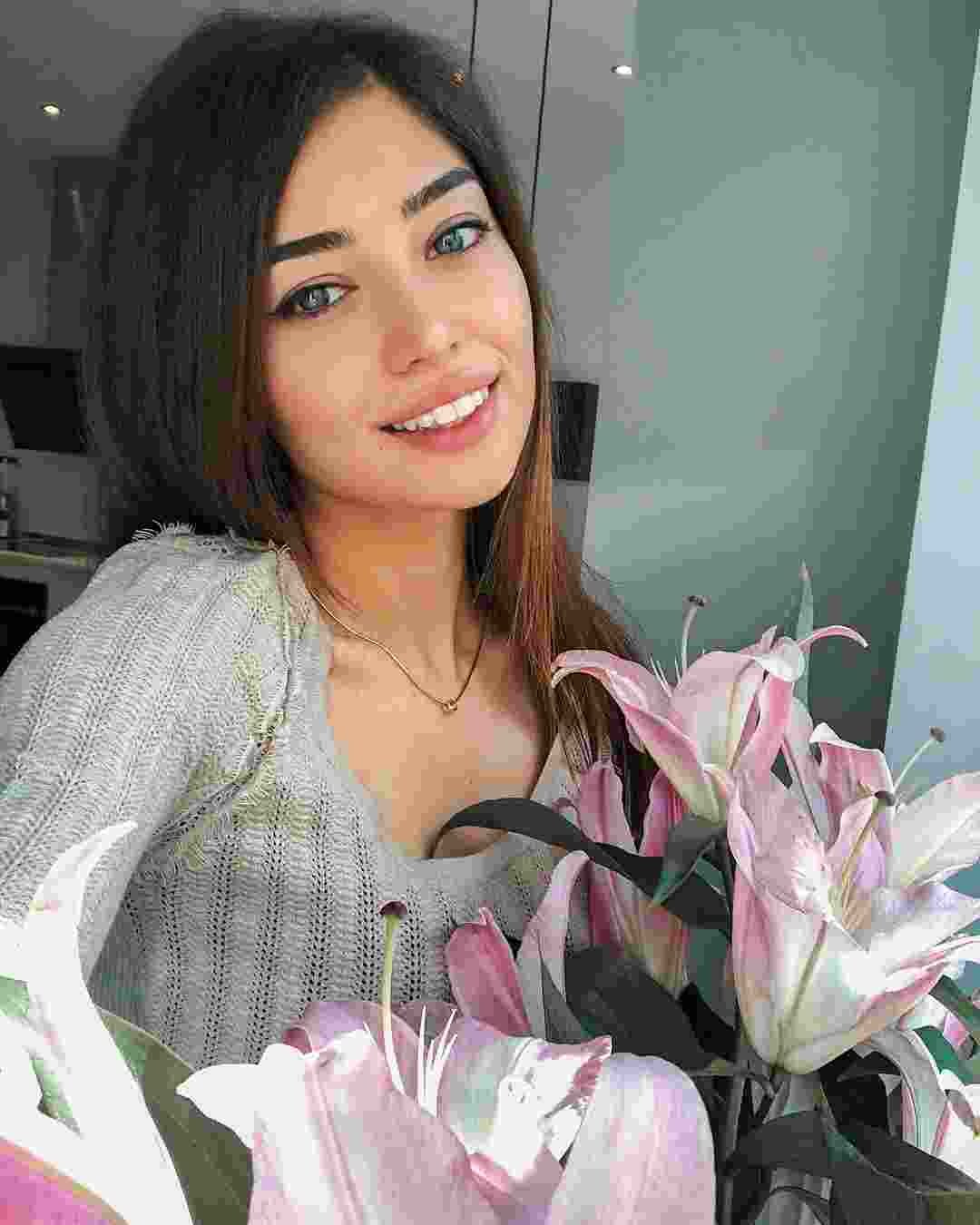 AVINA  Call Girls girls